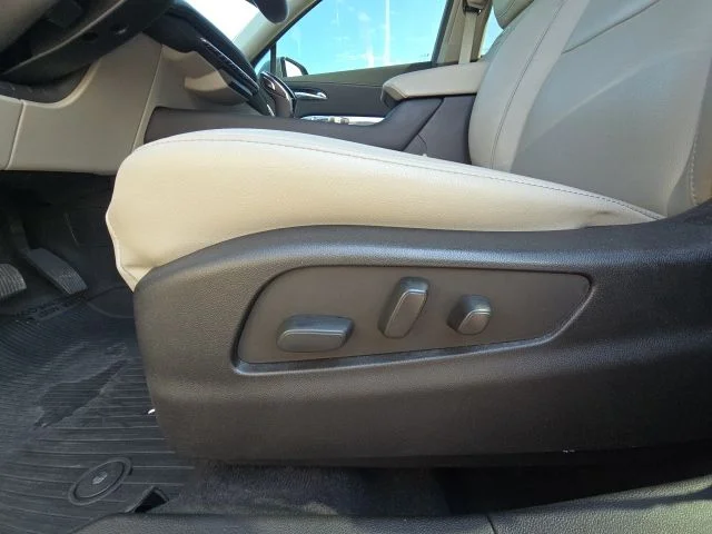 Used 2023 Silver Cadillac Luxury image 21