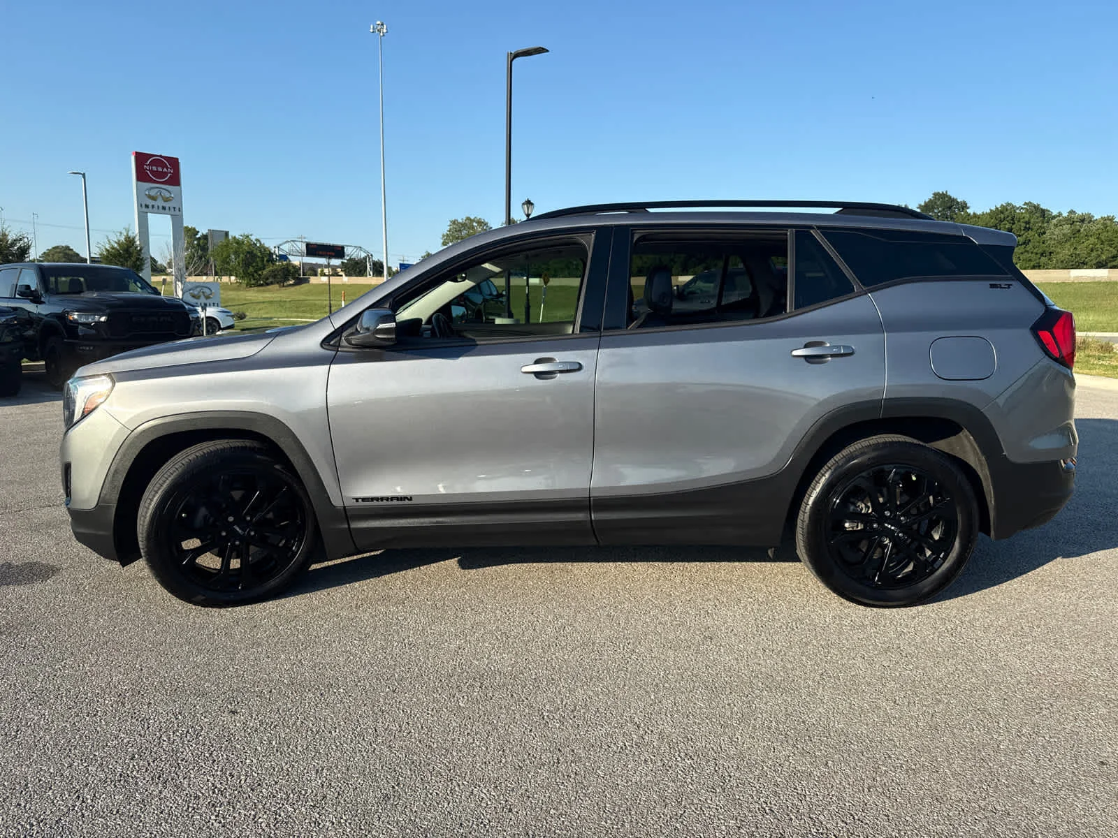 Used 2020 Satin Steel Metallic GMC SLT image 5