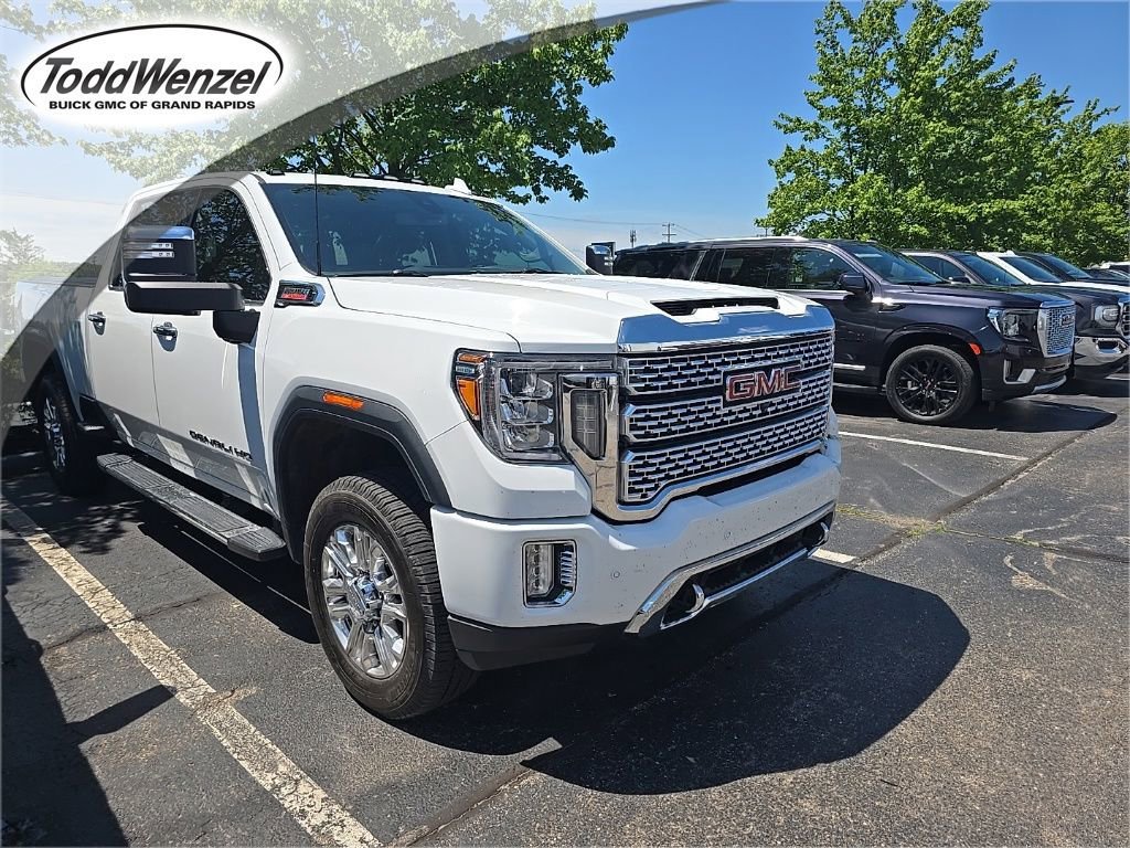 2022 GMC Sierra 4WD Crew Cab Standard Box Denali's photo