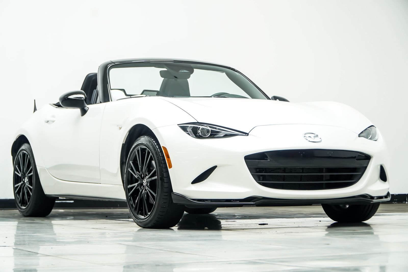 Used 2025 White Mazda Club image 5