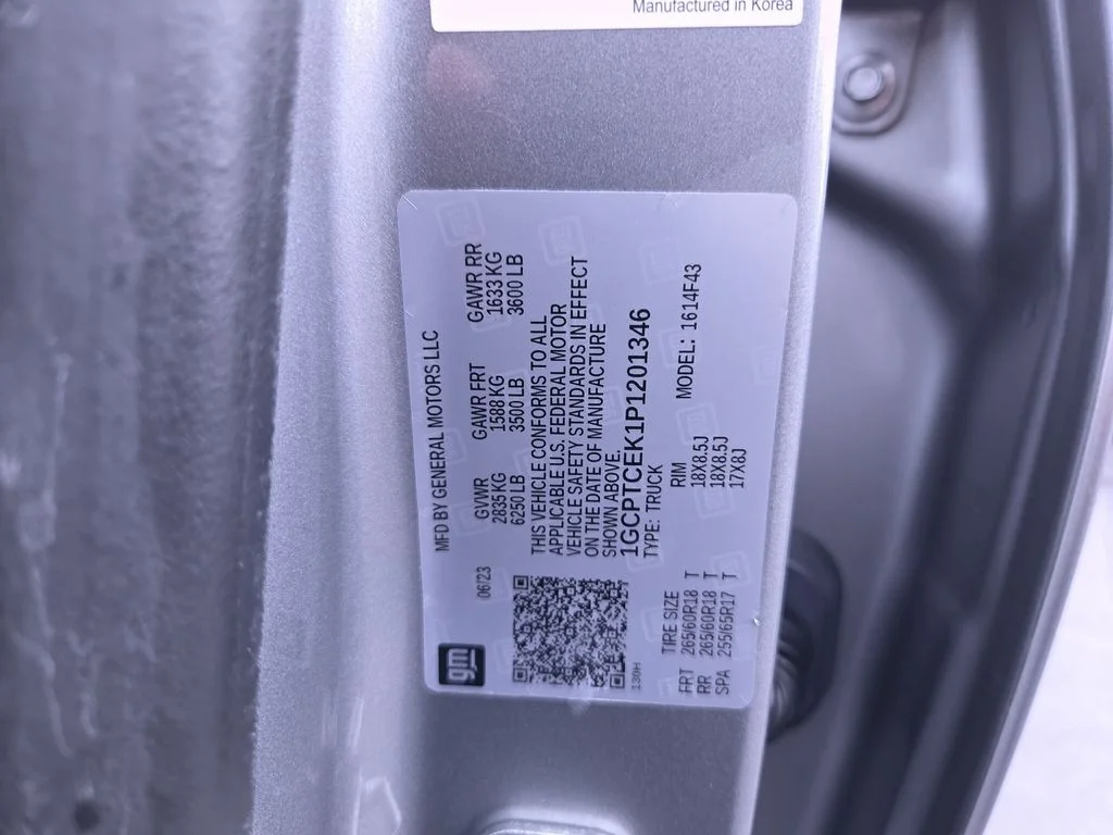 Used 2023 Gray Chevrolet LT image 31
