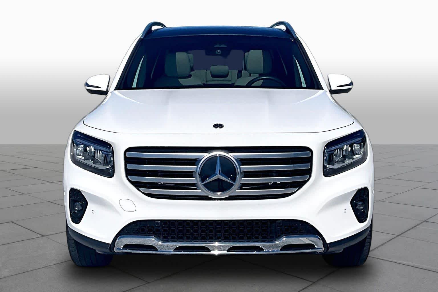 Used 2025 Polar White Mercedes-Benz GLB 250 image 4