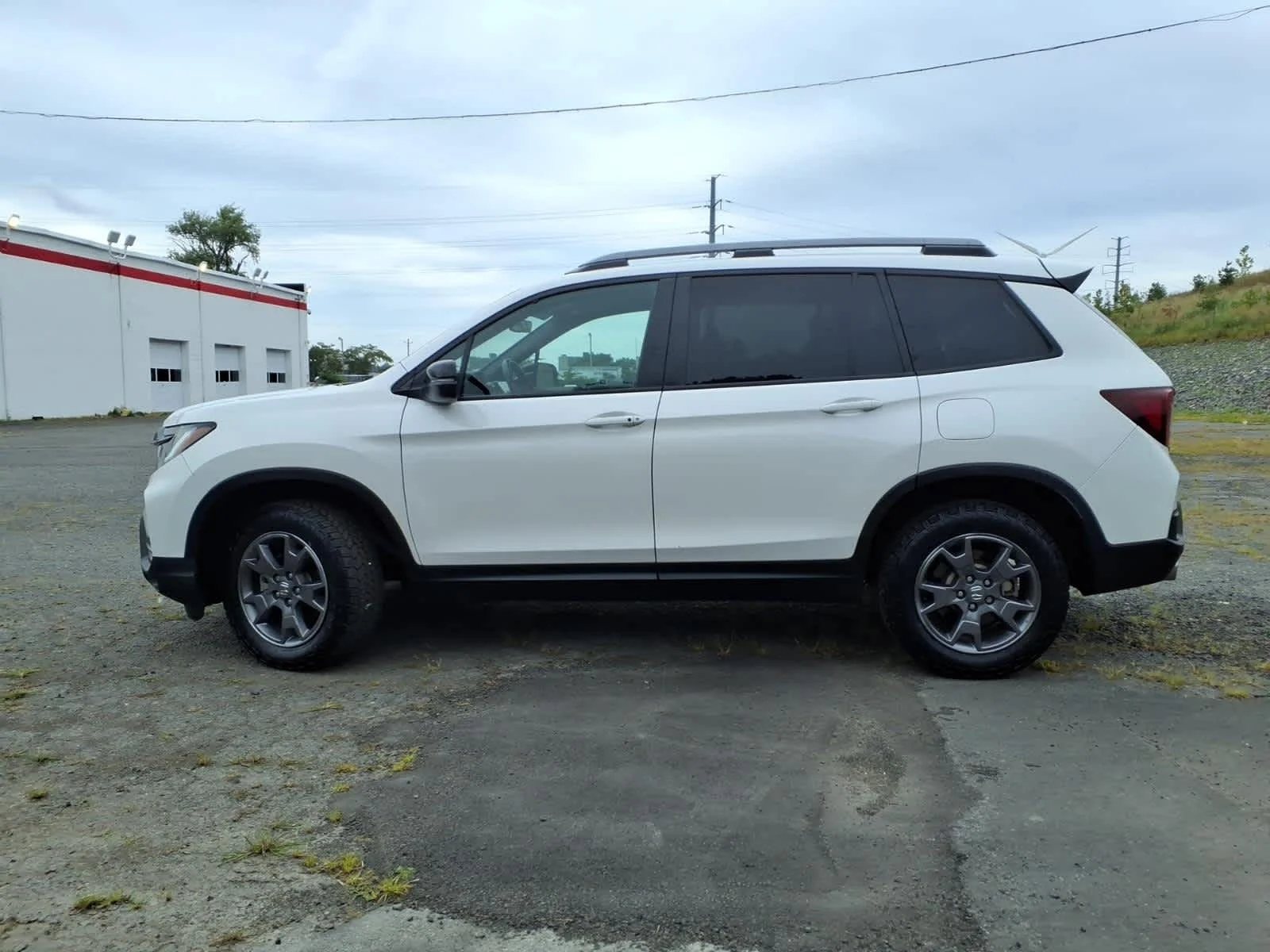 Certified Used 2024 Platinum White Pearl Honda TrailSport image 8