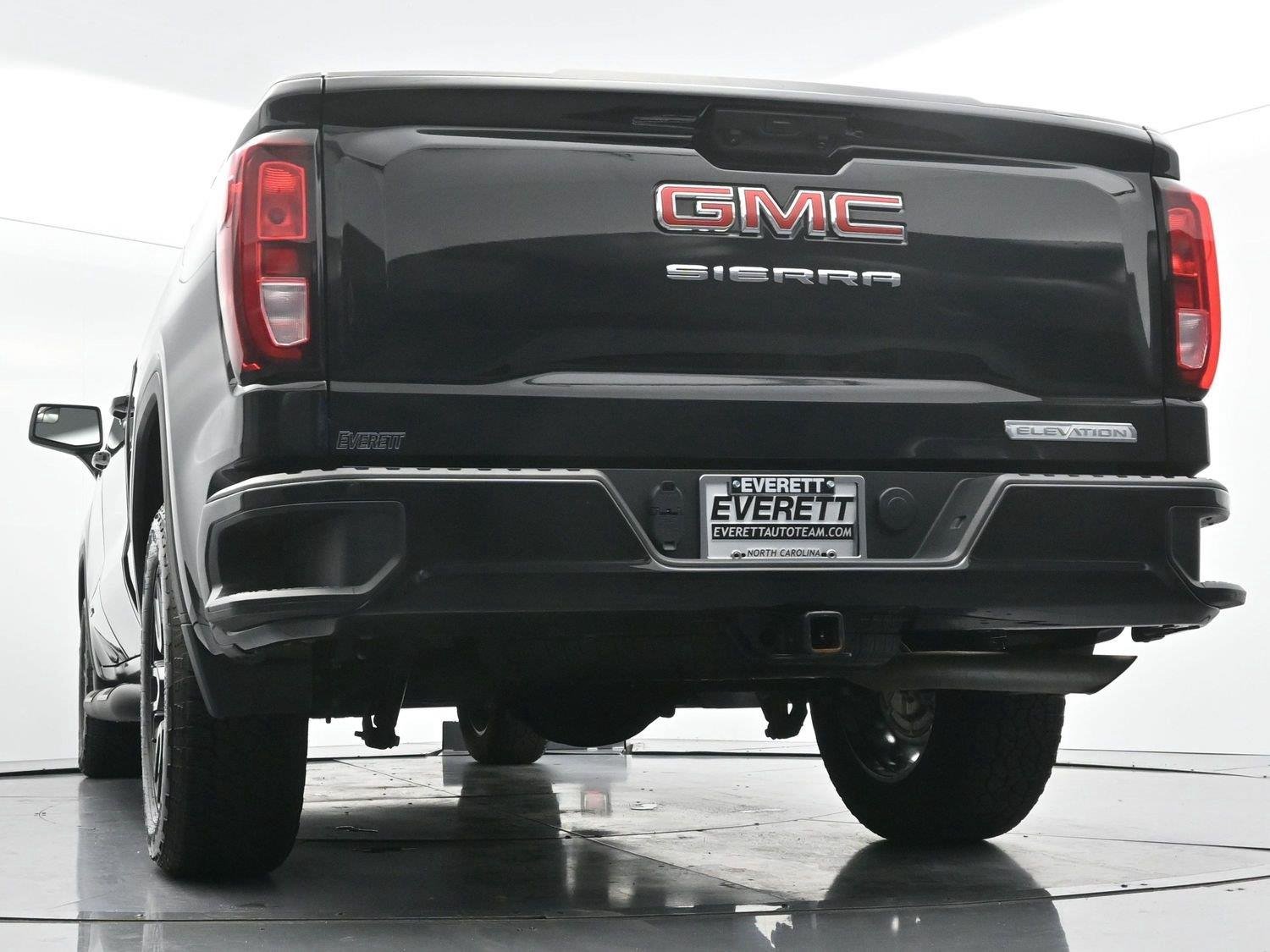 Used 2025 Onyx Black GMC Elevation image 43
