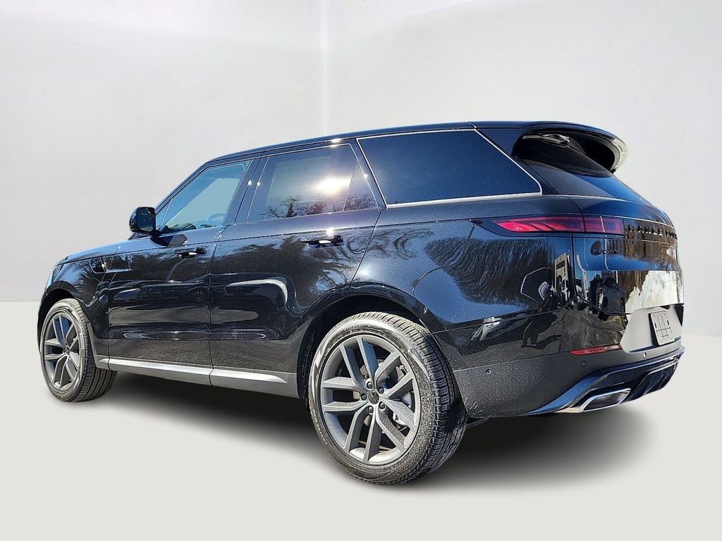 Used 2026 Santorini Black Metallic Land Rover SE image 4