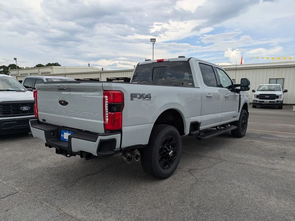 New 2026 Avalanche Ford XLT image 4