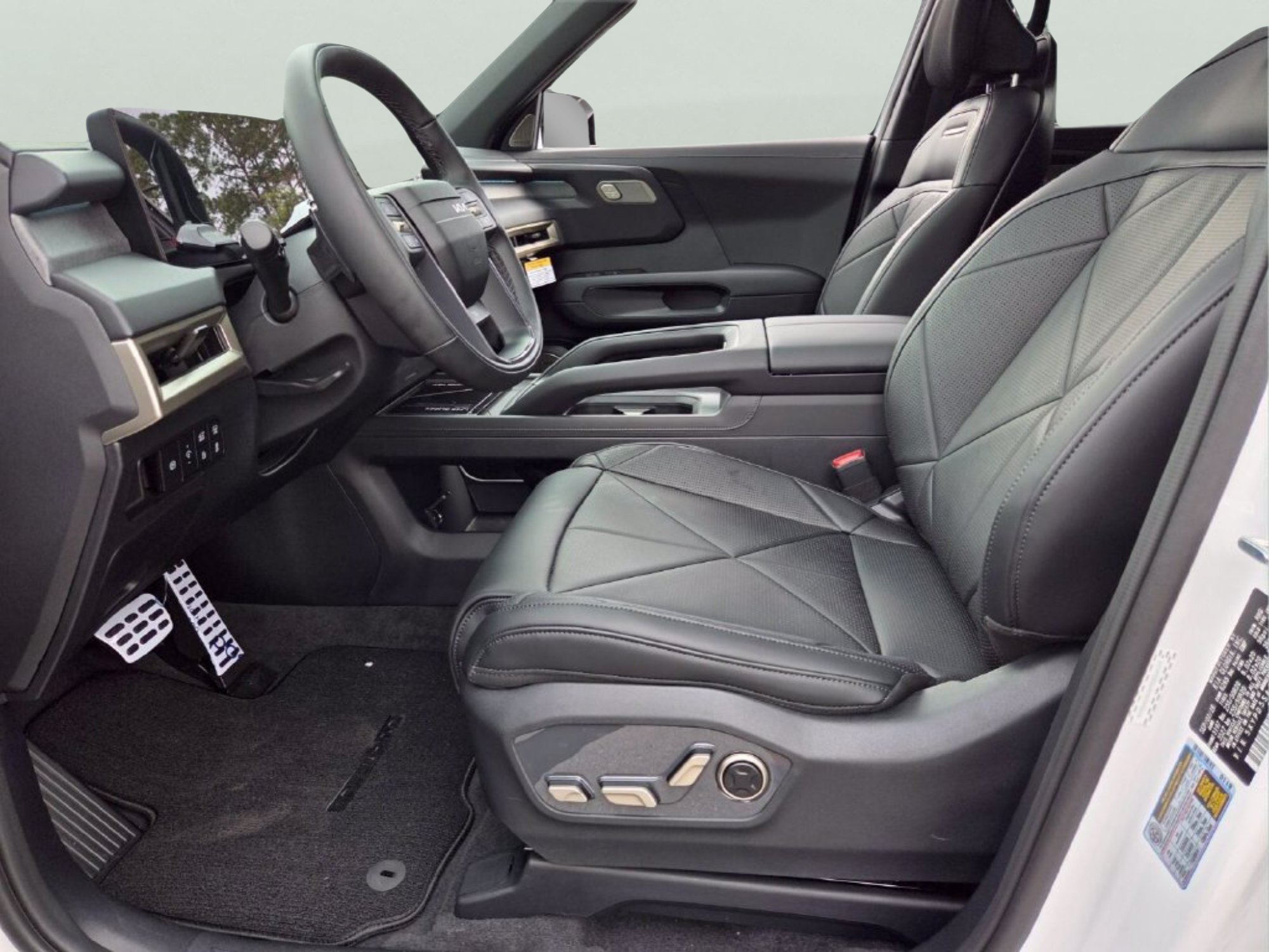 New 2027 Glacial White Pearl Kia SX image 9