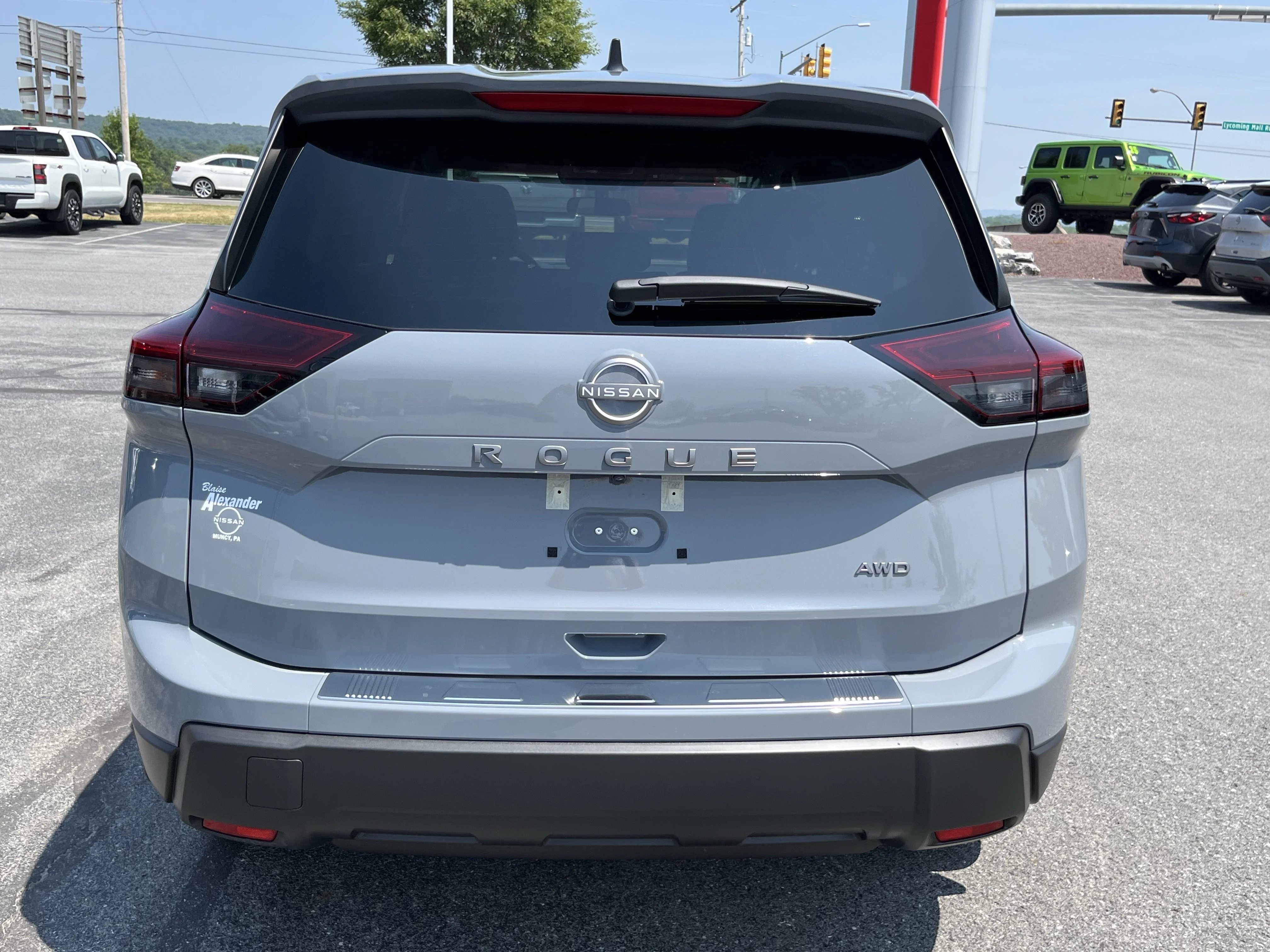 New 2026 Boulder Gray Pearl Nissan SV image 6