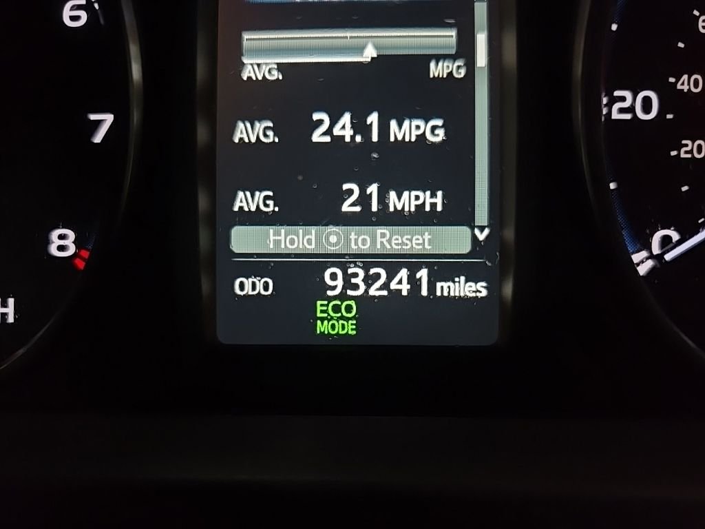 Used 2017 White Toyota LE image 22
