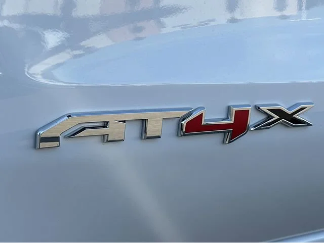 2026 GMC Sierra 1500 AT4X - Photo 9