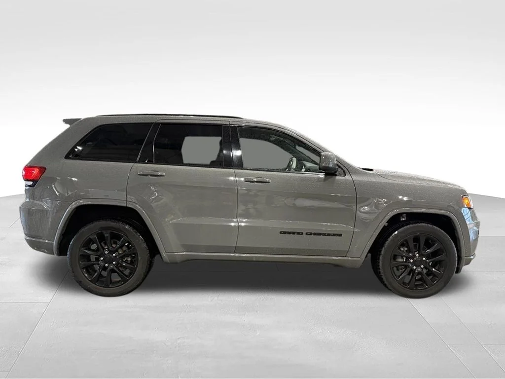 Used 2020 Gray Jeep Altitude image 29