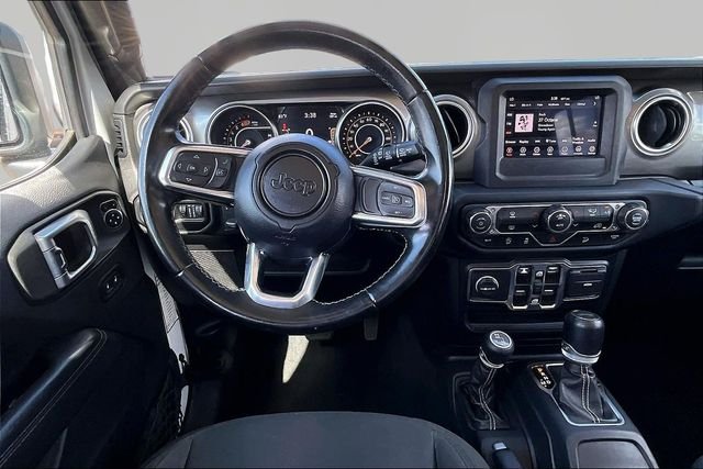 Used 2020 White Jeep Unlimited Sahara image 5