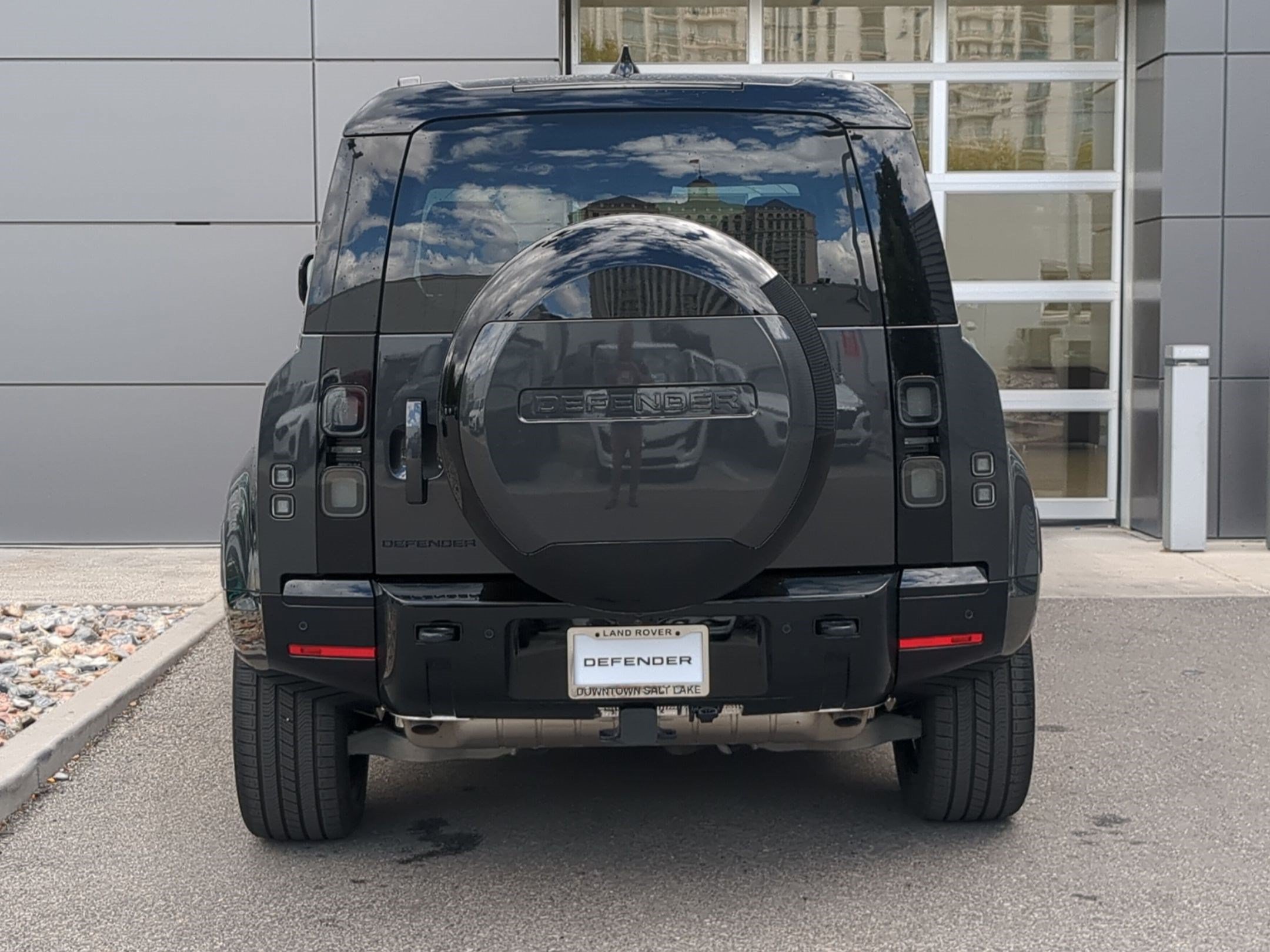 New 2026 Carpathian Grey Land Rover P400 X-Dynamic SE image 7