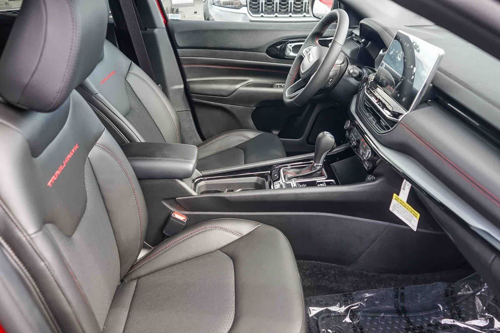New 2026 Red Hot Pearl-Coat Exterior Paint Jeep Trailhawk image 17