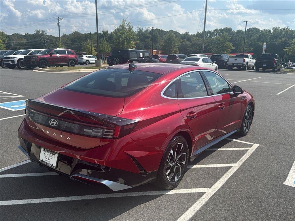 Used 2025 Ultimate red Hyundai SEL image 5