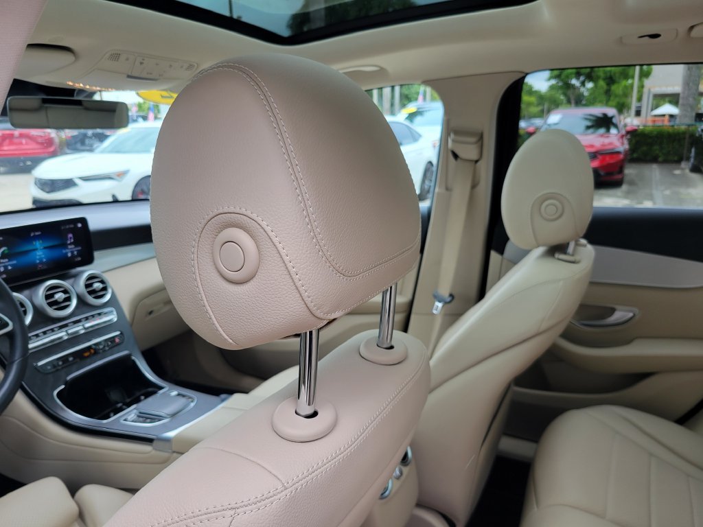 Used 2022 Black Mercedes-Benz GLC 300 image 10