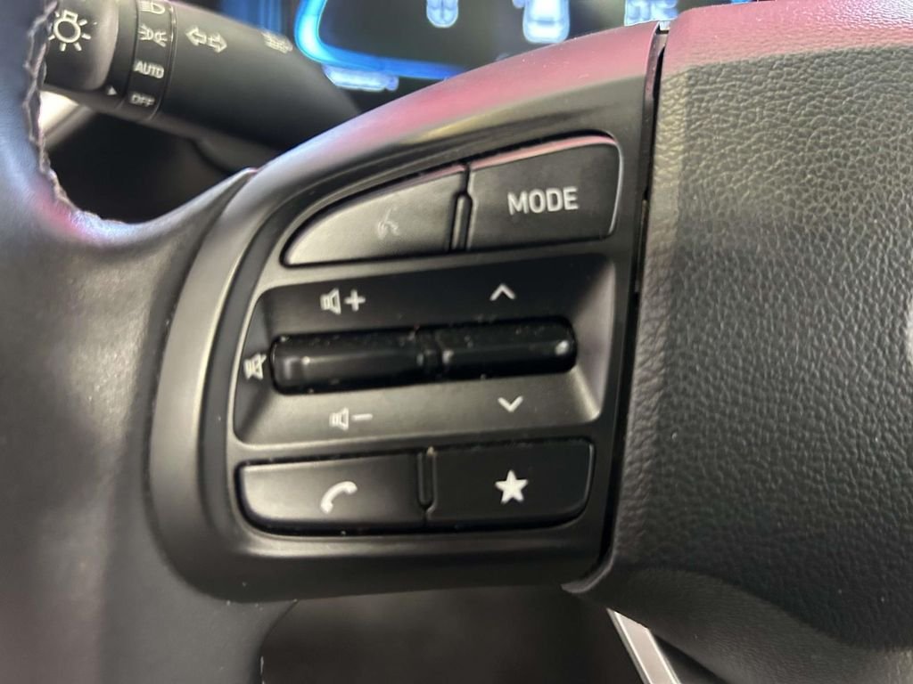 Used 2025 Silver Hyundai SEL image 20