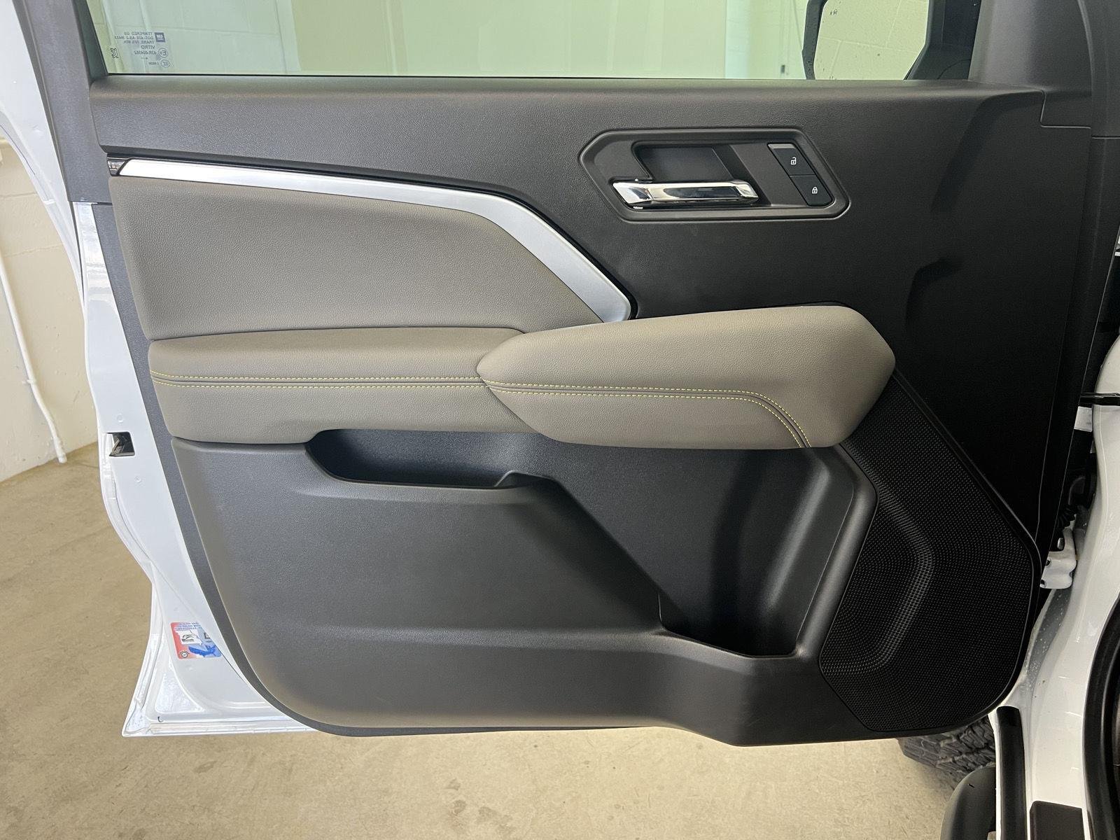 Used 2024 Summit White Chevrolet 4WD ZR2 image 17