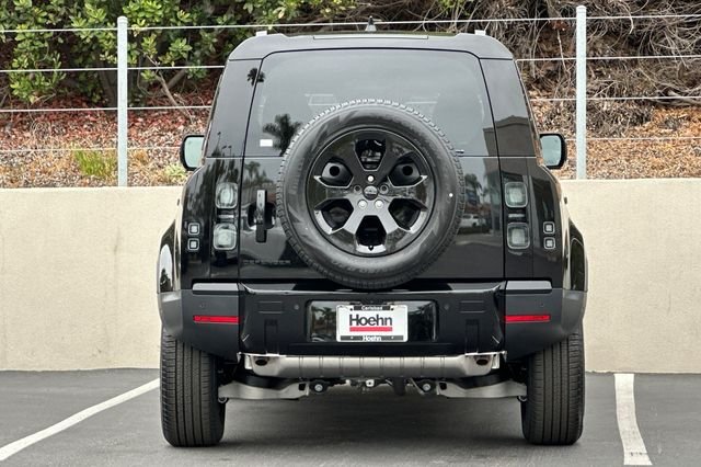 New 2026 Santorini Black Land Rover S image 4
