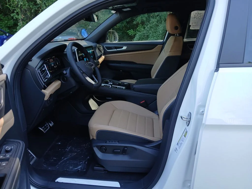 New 2026 White Volkswagen 2.0T SEL R-Line Black image 9