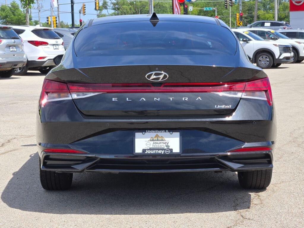Used 2022 Black Hyundai Limited image 11
