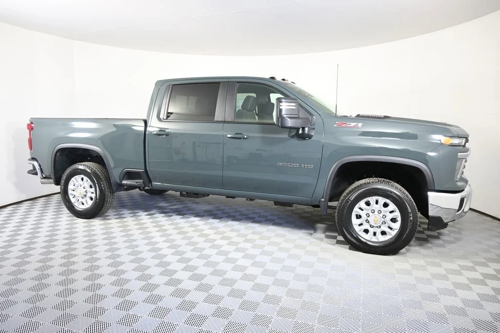 2026 Chevrolet Silverado 3500 HD LT - Photo 9