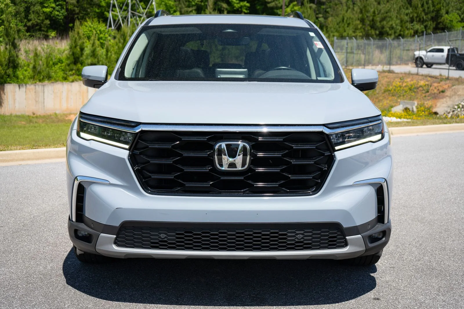 Used 2024  Honda Touring image 2