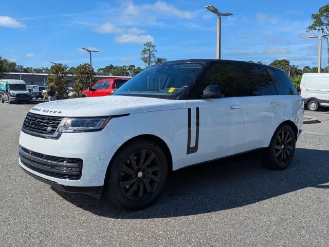 Used 2025 Fuji White Land Rover SE image 7