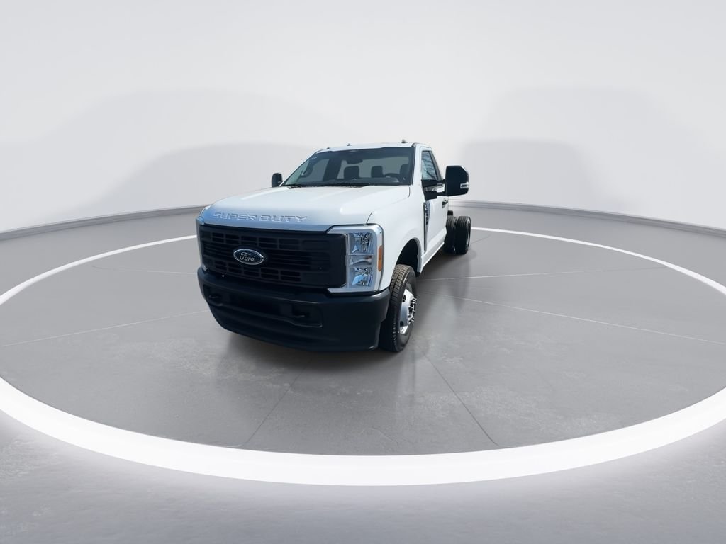 New 2026 Oxford White Ford F-350® XL image 4