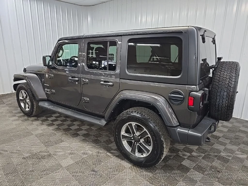 Used 2022 Gray Jeep Unlimited Sahara image 9