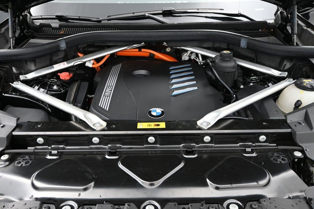 Used 2022 Black Sapphire Metallic BMW xDrive45e image 20