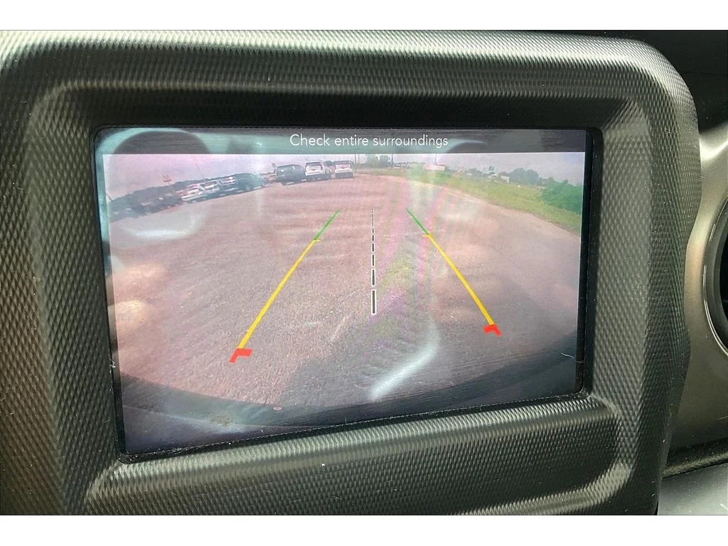 Used 2022 Pink Jeep Sport S image 14