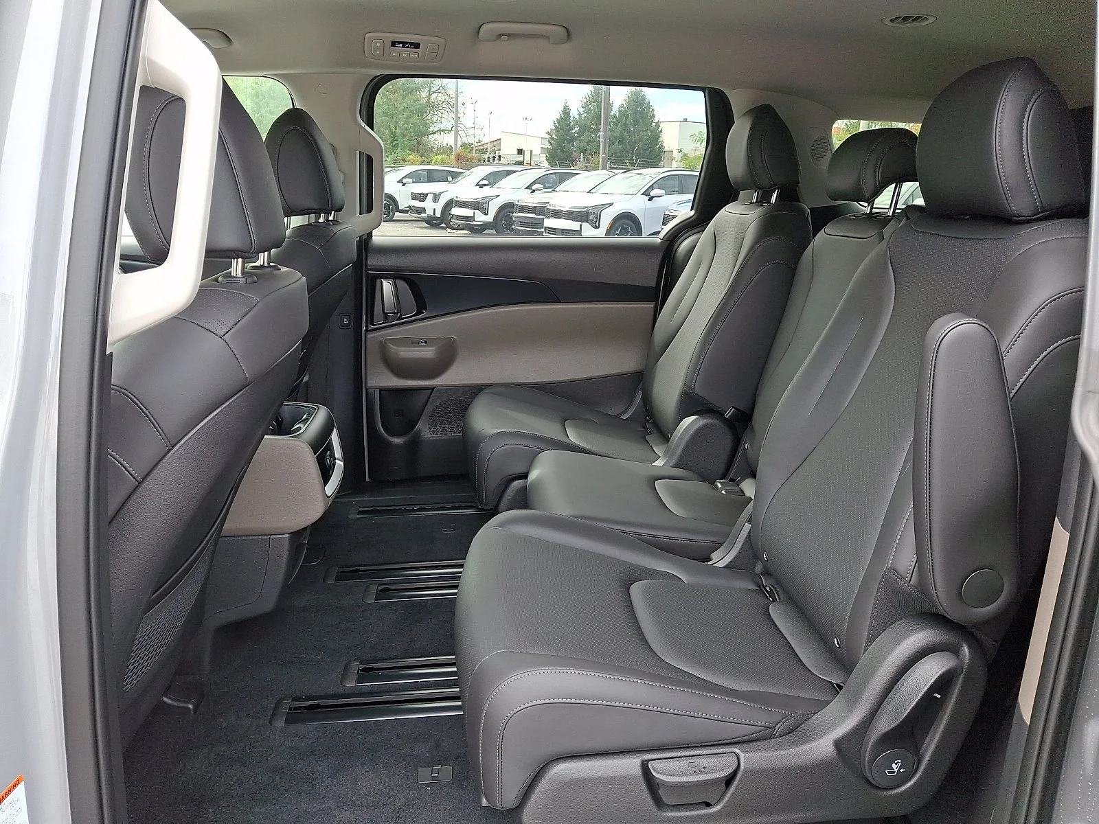 New 2027 Silver Kia LXS image 9