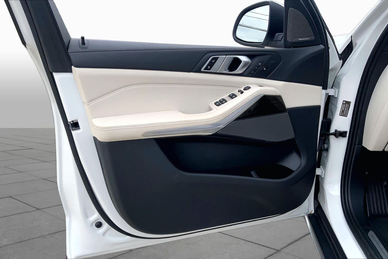 Used 2024 Mineral White Metallic BMW xDrive40i image 20