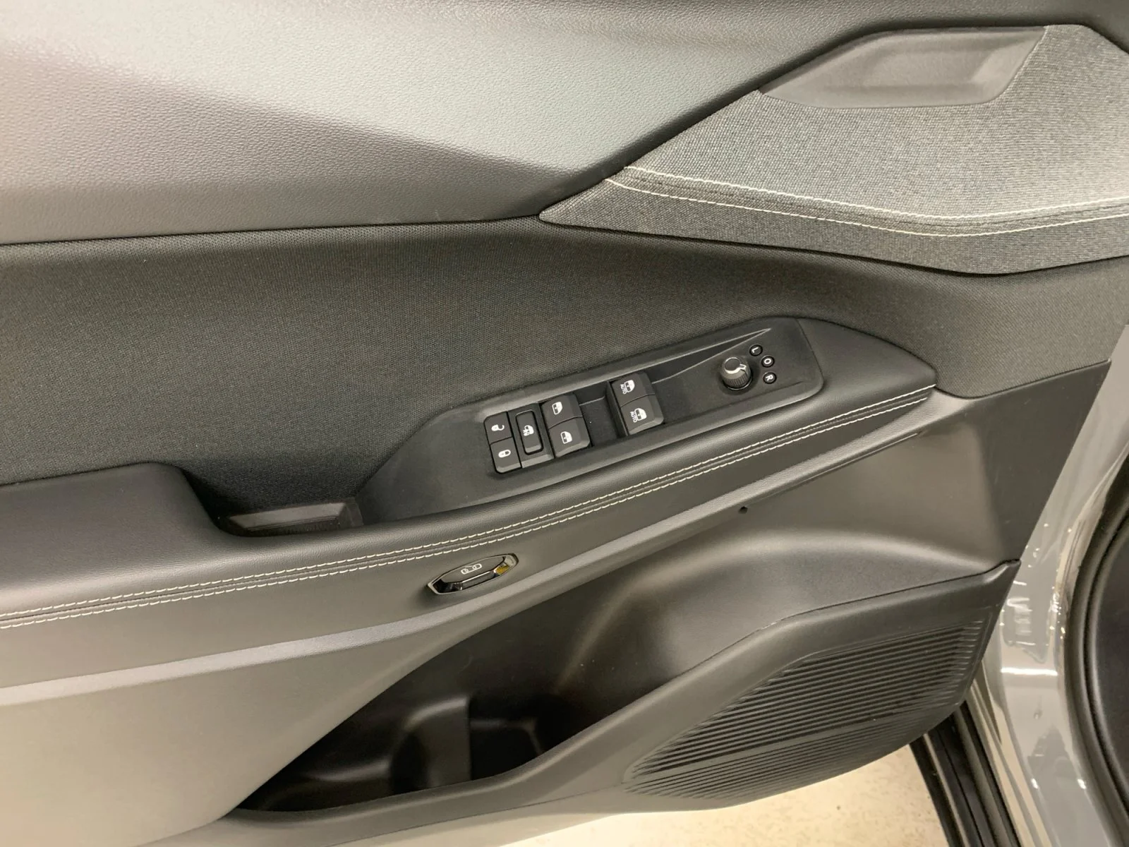 New 2026 STING-GREY Jeep Laredo image 11
