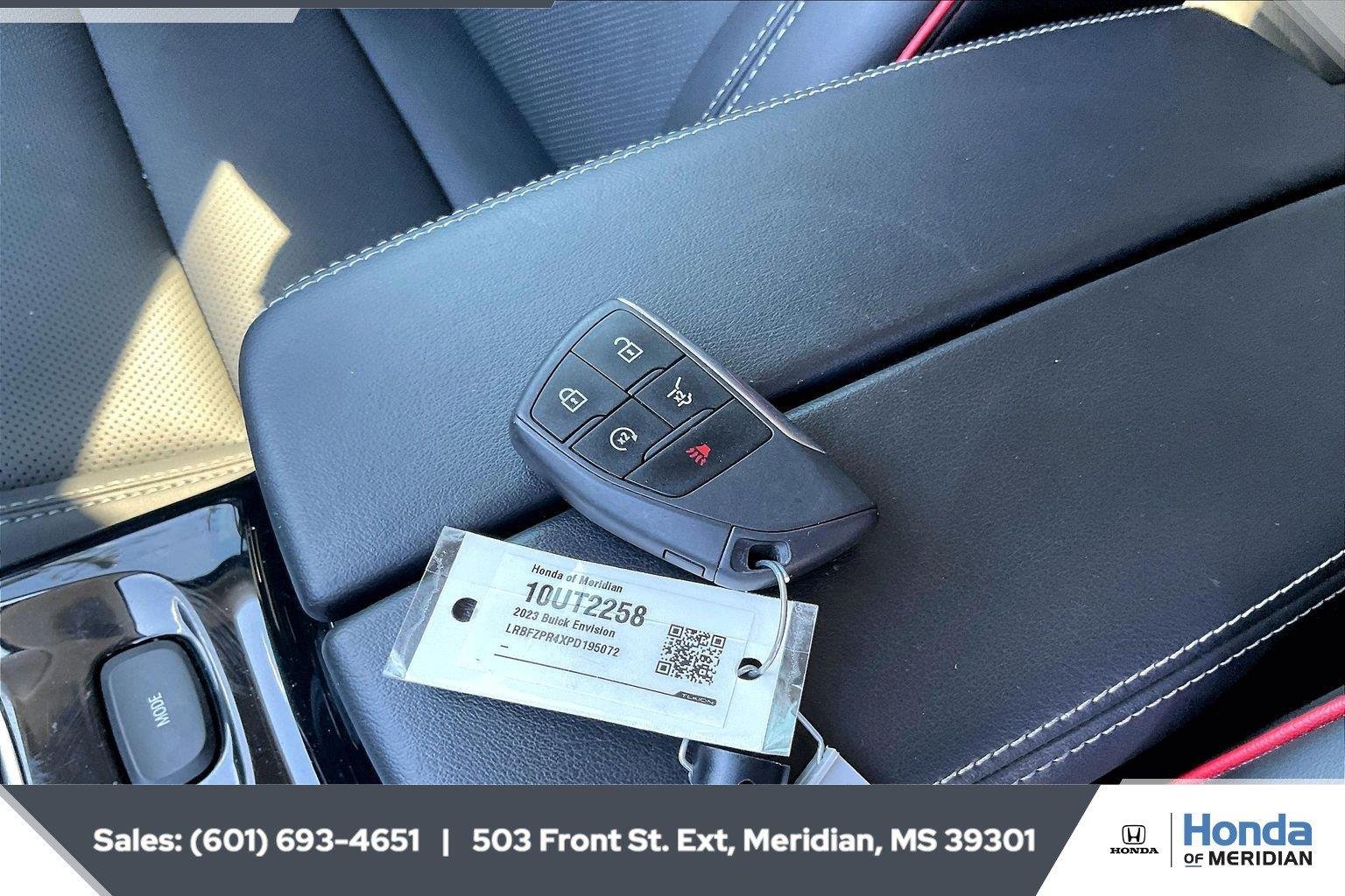Used 2023 White Frost Tricoat Buick Essence image 9