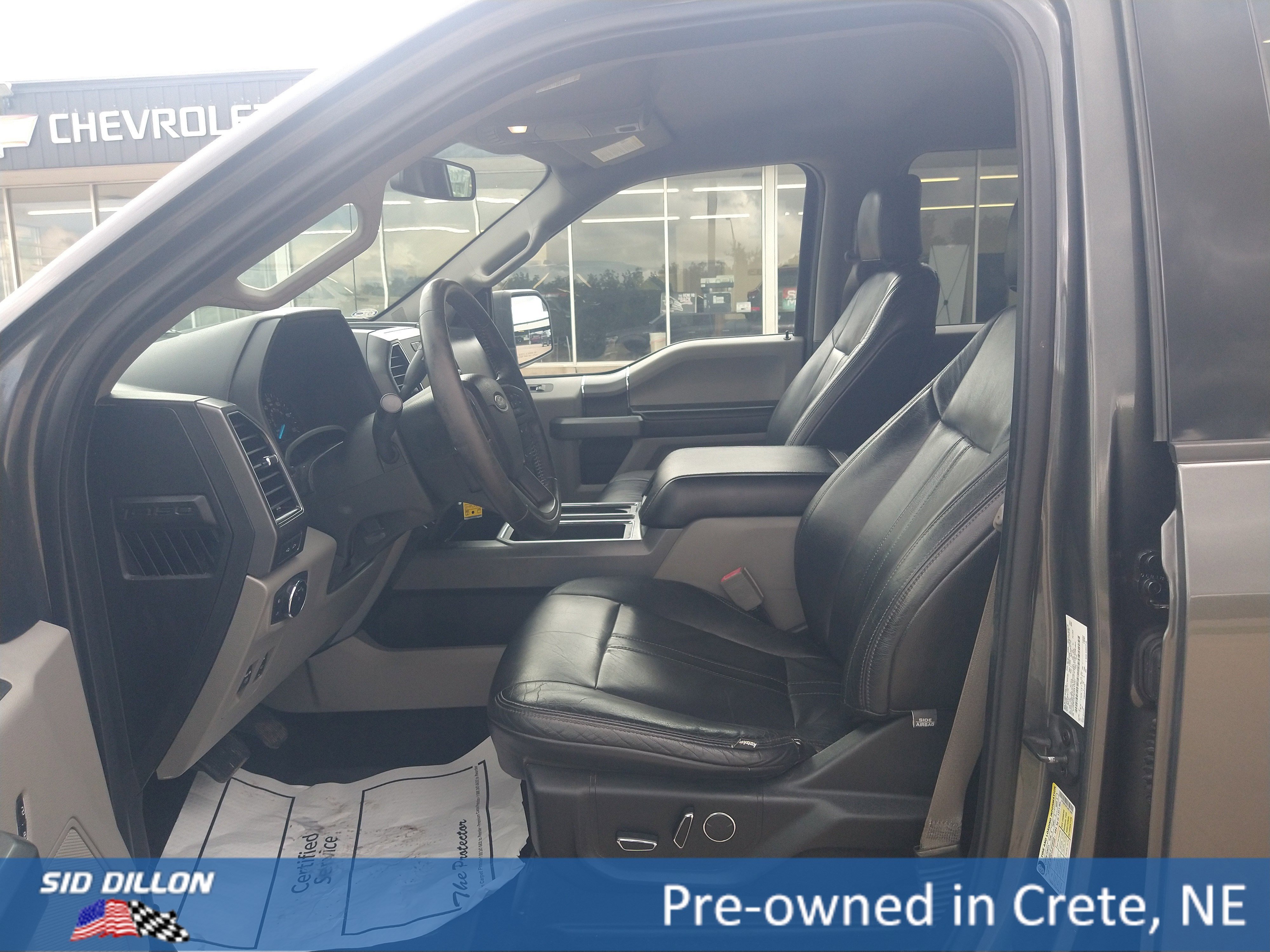 Used 2018 Shadow Black Ford XLT image 3