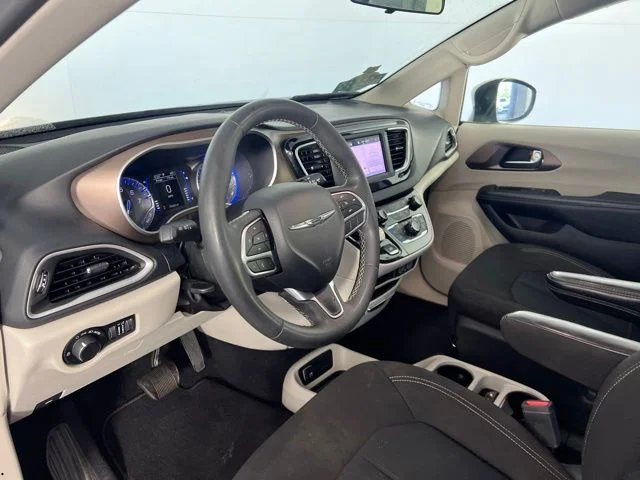 2022 Chrysler Voyager LX - Photo 12