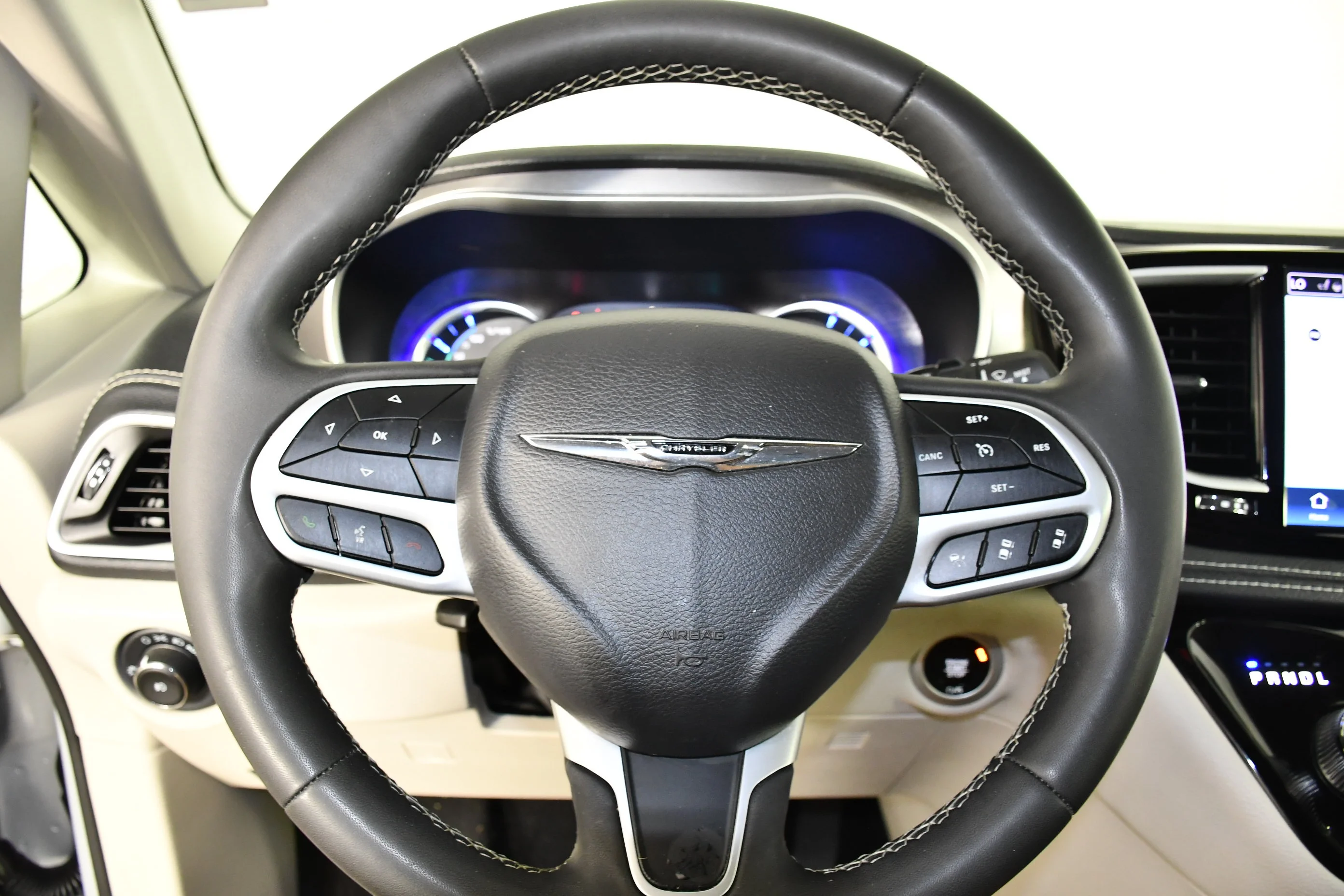 Used 2023 Silver Mist Clearcoat Chrysler Hybrid Touring L image 19