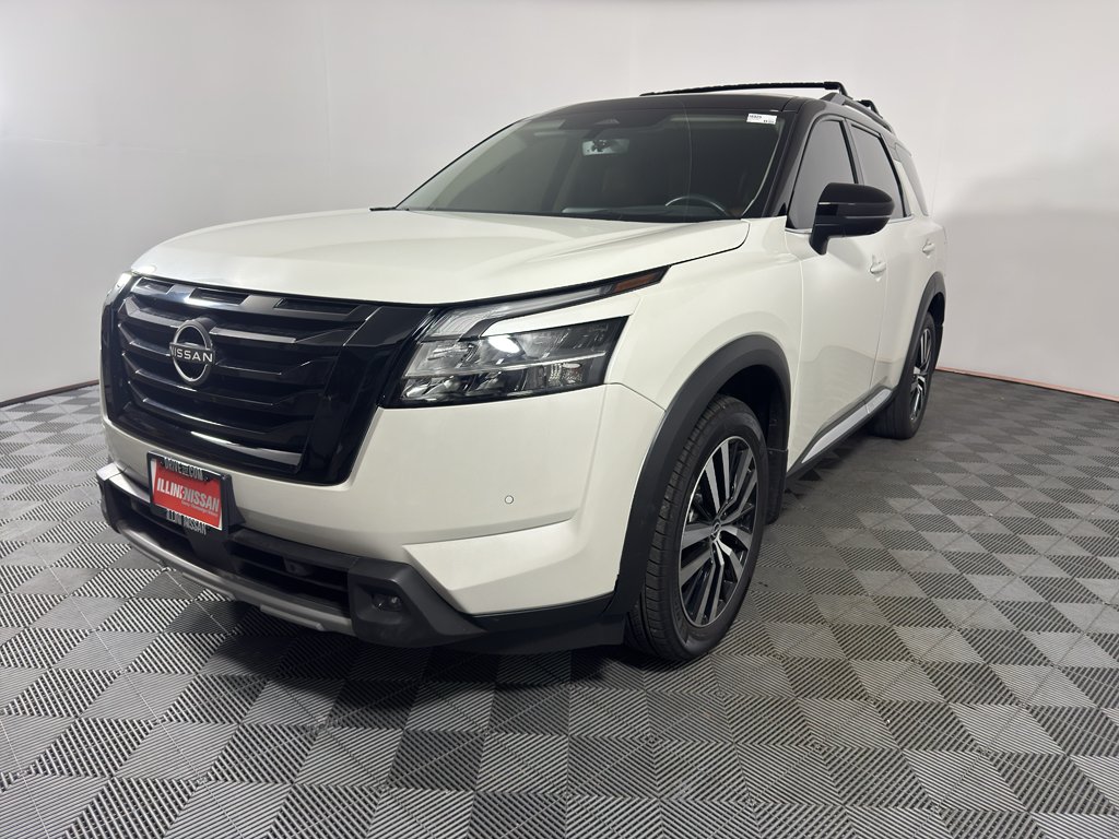 Used 2023 Pearl White Tricoat/Super Black Nissan Platinum image 5
