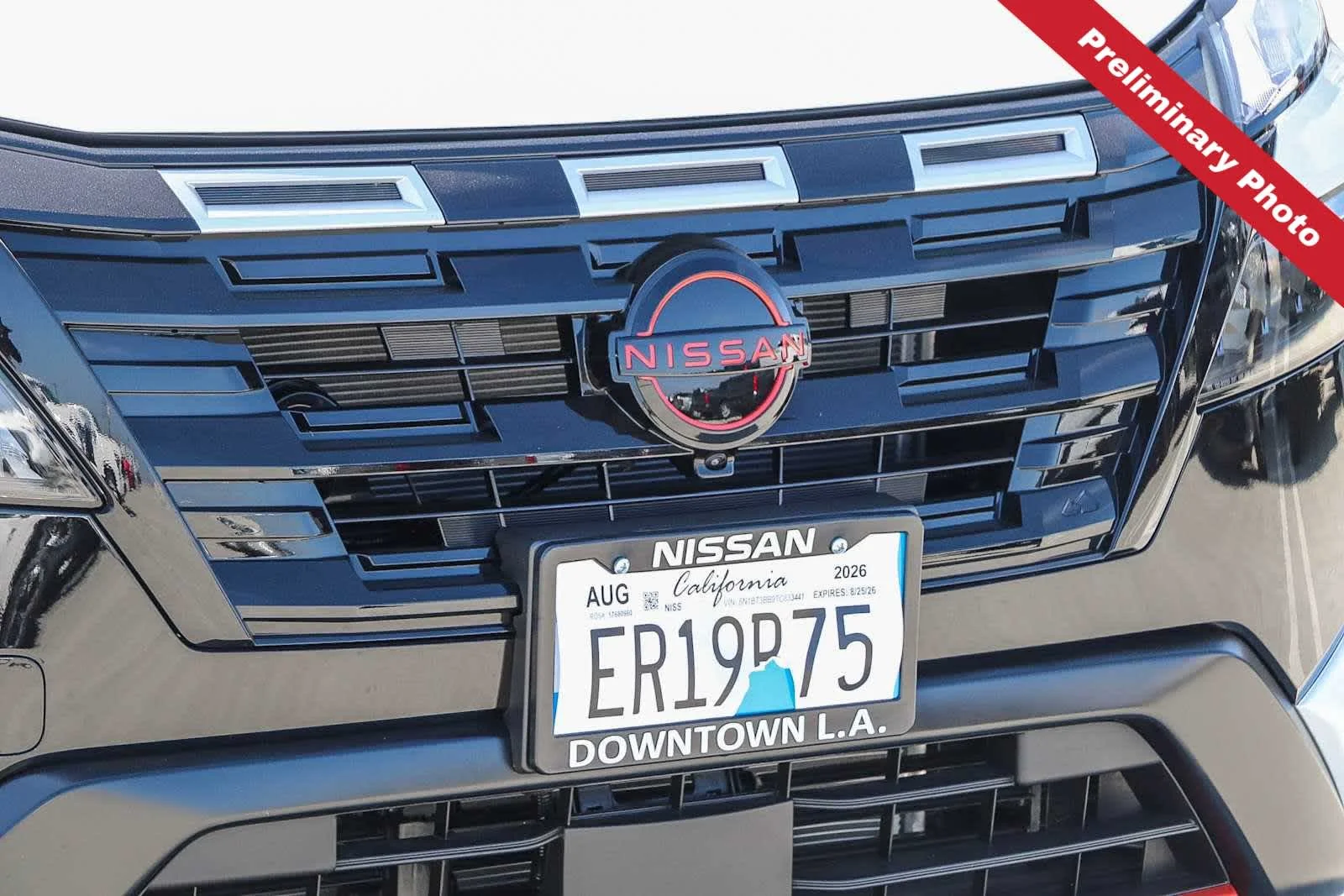 Used 2026 Everest White Pearl Tricoat Nissan Rock Creek image 5