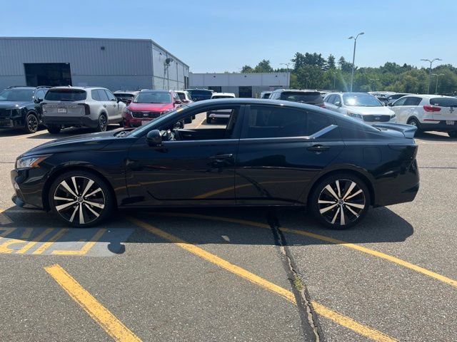 Used 2022 Super Black Nissan 2.5 SR image 6