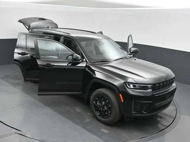 New 2026 Diamond Black Crystal Pearl-Coat Exterior Paint Jeep Altitude image 54