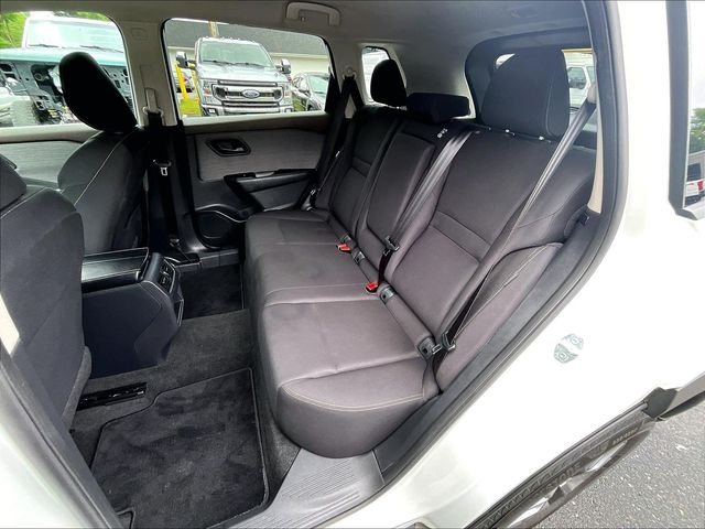 Used 2023 White Nissan S image 21