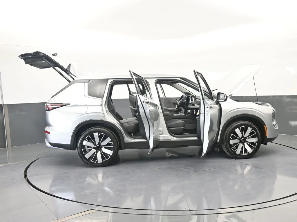 New 2026 Silver Alloy Mitsubishi SE image 73