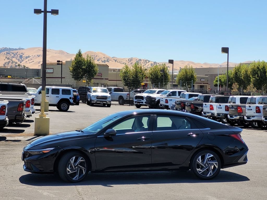 Used 2025 Black Hyundai Limited image 7