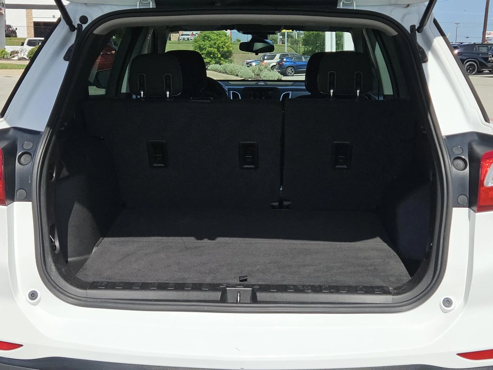 2020 Chevrolet Equinox LS - Photo 8