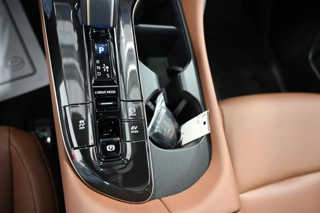 2026 Toyota Crown Signia Limited - Photo 20