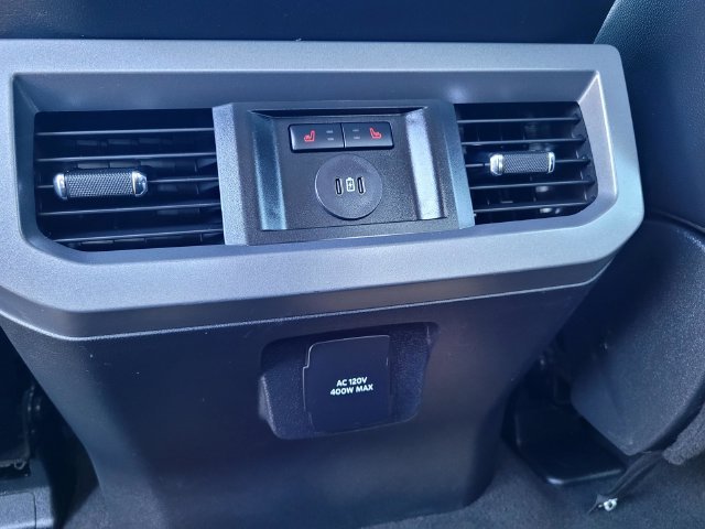 Used 2025  Ford Lariat image 14