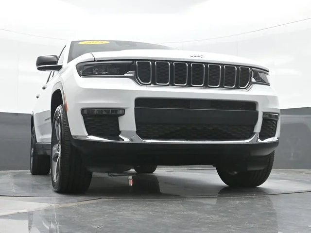 Used 2025 White Jeep Limited image 22